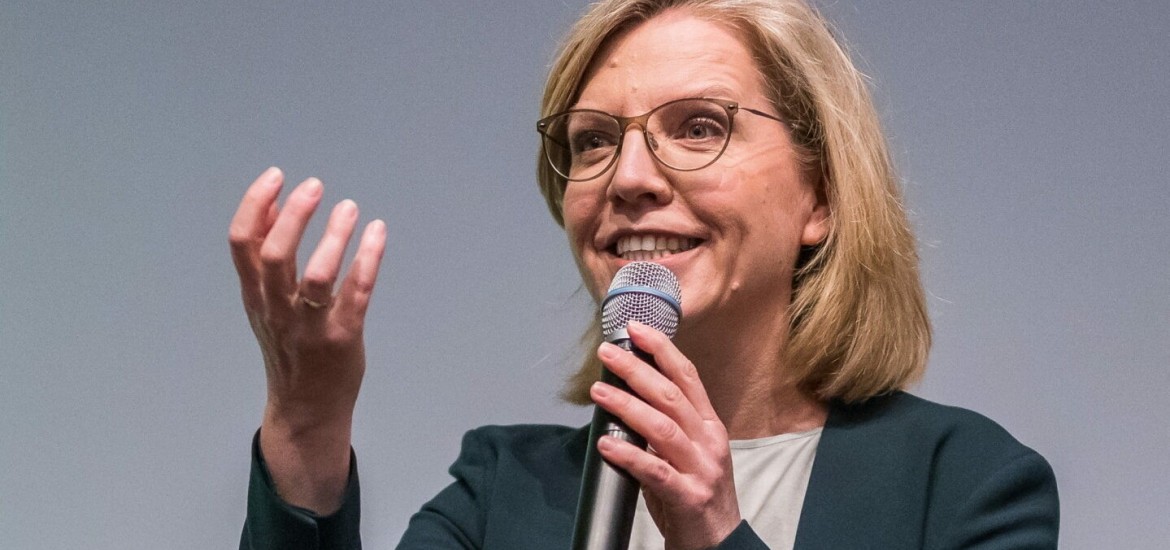 Grüne Ministerin verweigert Details zu Klimabonusmillionen für Asylwerber und Häftlinge